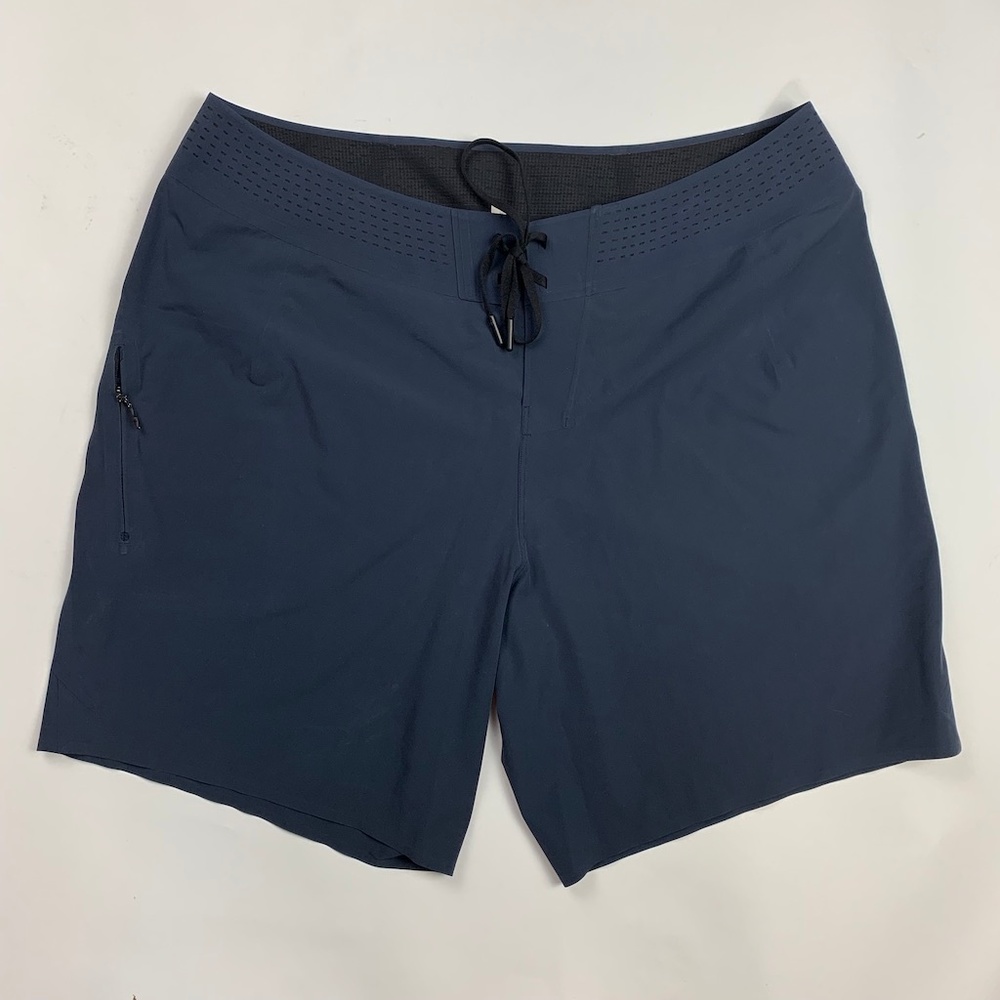 Lululemon Men Short Linerless 11" Inseam Size L